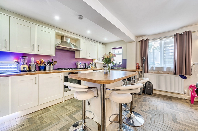 8 bedroom house for sale