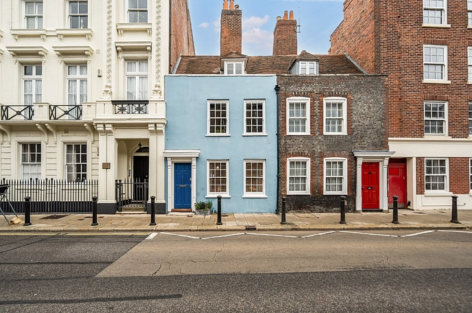 3 bedroom  terraced house for sale