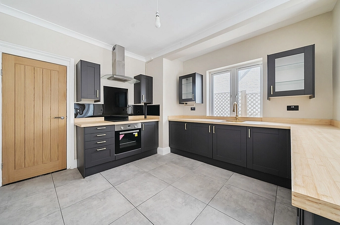 3 bedroom  terraced house for sale