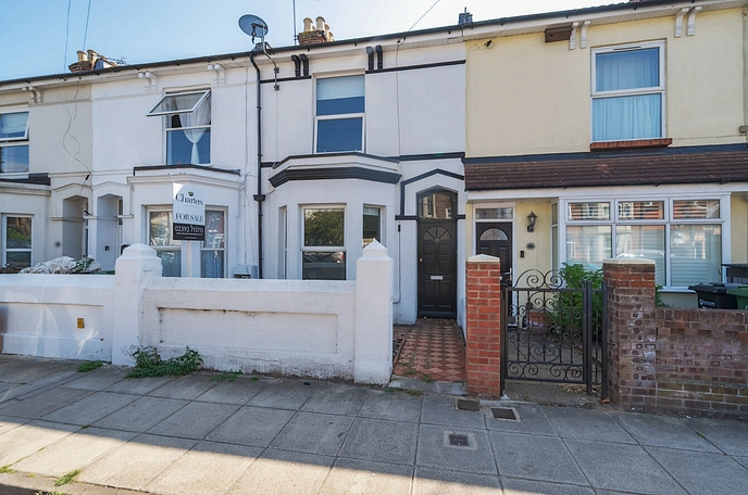 3 bedroom  terraced house for sale