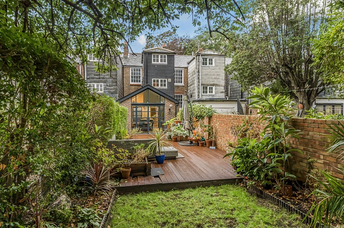 4 bedroom  terraced house for sale