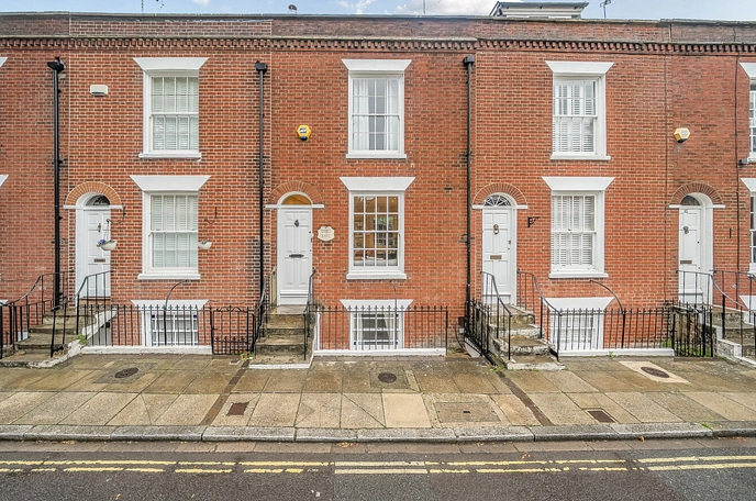 4 bedroom  terraced house for sale