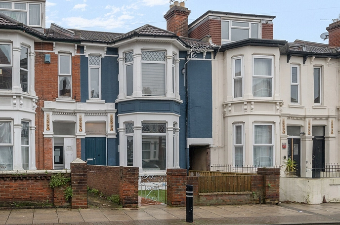 6 bedroom  terraced house for sale