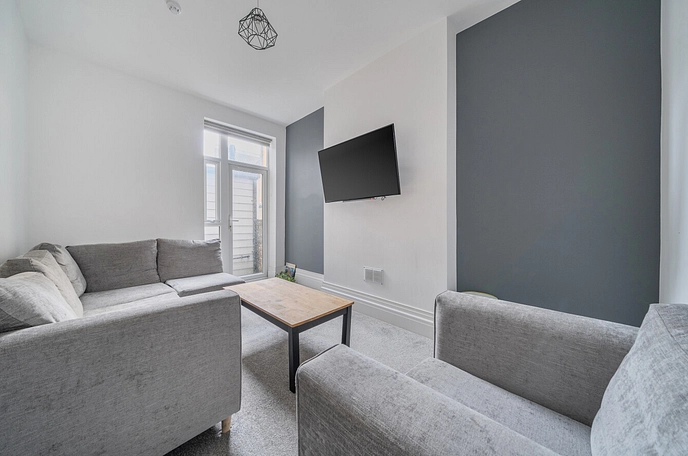 6 bedroom  terraced house for sale
