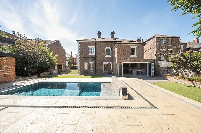 4 bedroom  detached house for sale