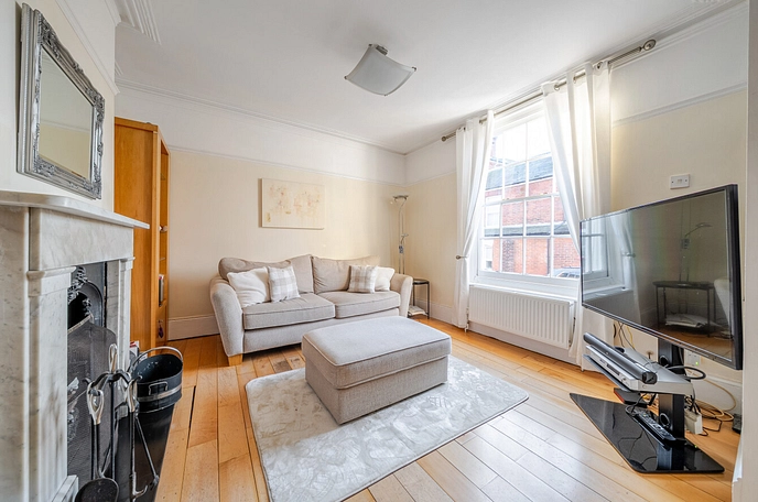 5 bedroom  terraced house for sale