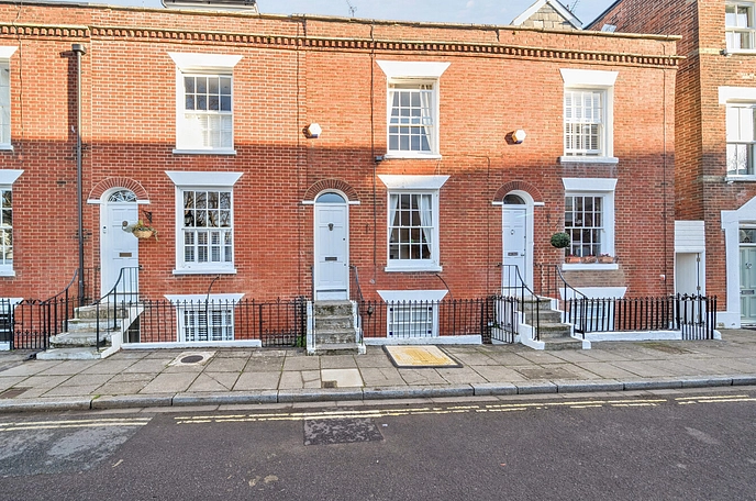 5 bedroom  terraced house for sale