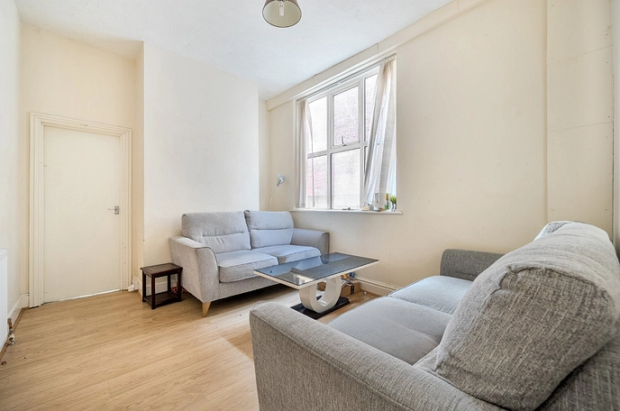 6 bedroom  terraced house for sale