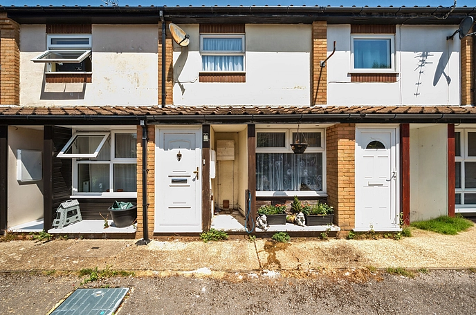 2 bedroom  terraced house for sale