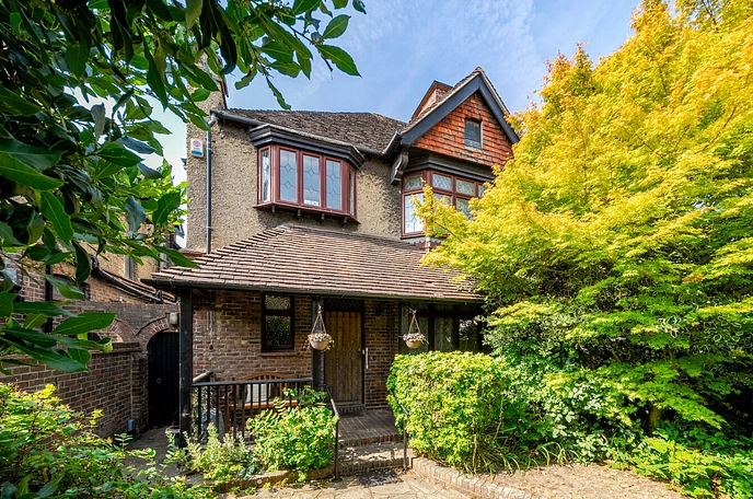 4 bedroom  semi-detached house for sale