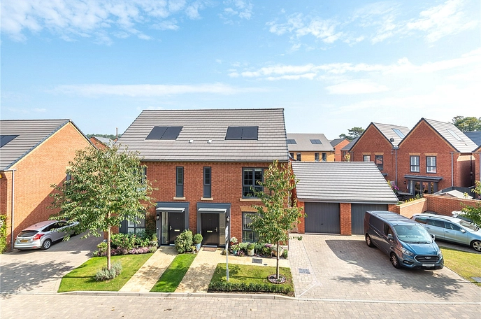 3 bedroom  semi-detached house for sale