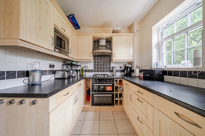 3 bedroom  terraced property to rent