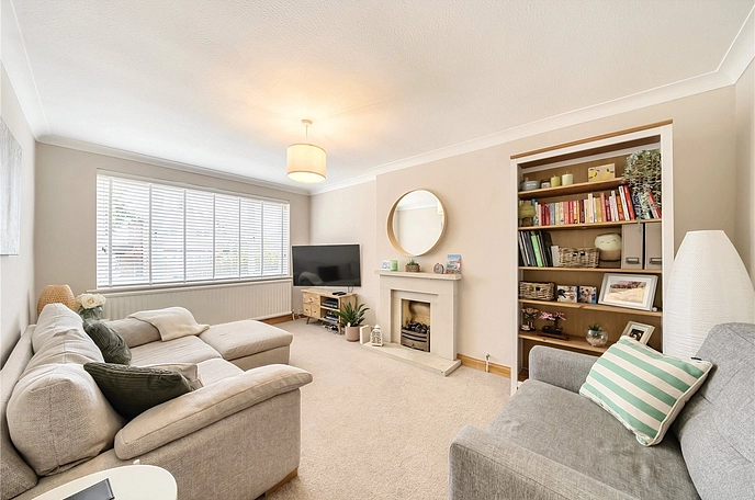 3 bedroom  semi-detached house for sale