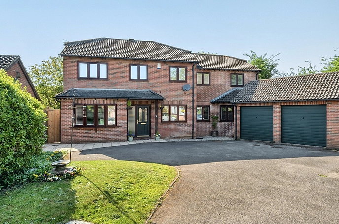 5 bedroom  detached house for sale