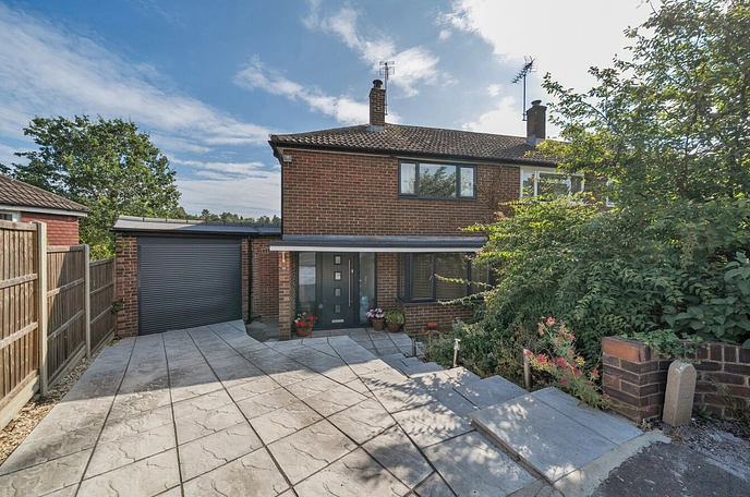 3 bedroom  semi-detached house for sale