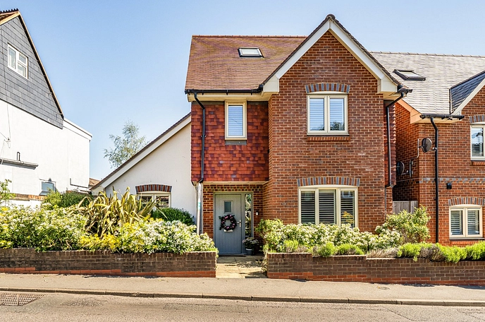 4 bedroom  detached house for sale