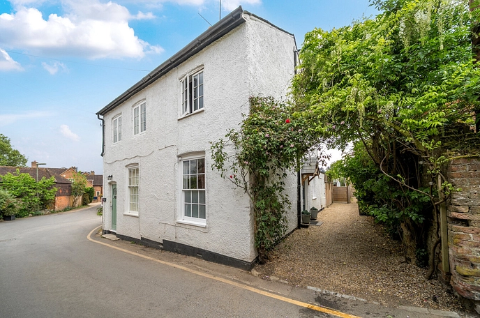 2 bedroom  semi-detached house for sale