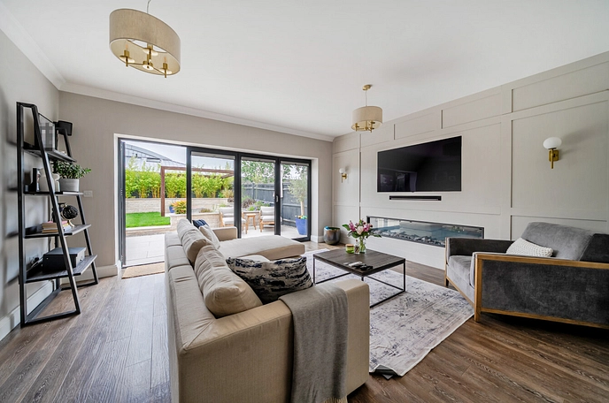 4 bedroom  semi-detached garage/parking space for sale