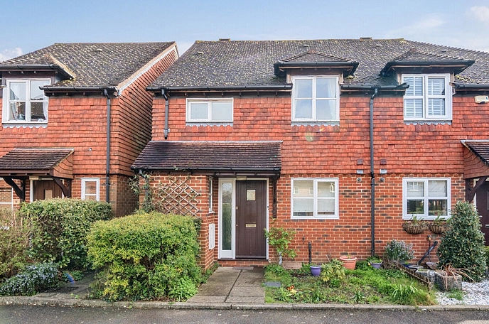 3 bedroom  semi-detached house for sale