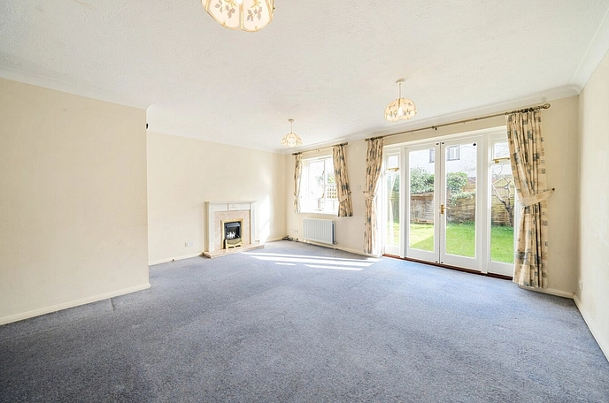 3 bedroom  semi-detached house for sale