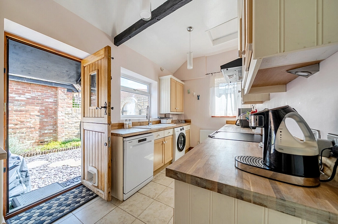 2 bedroom  semi-detached house for sale