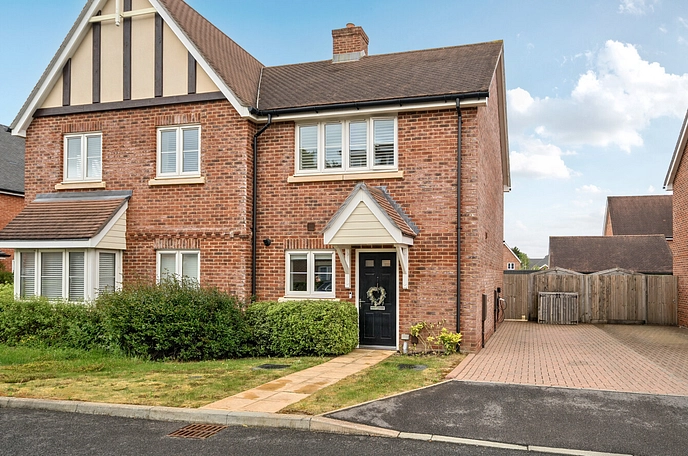 2 bedroom  semi-detached house for sale