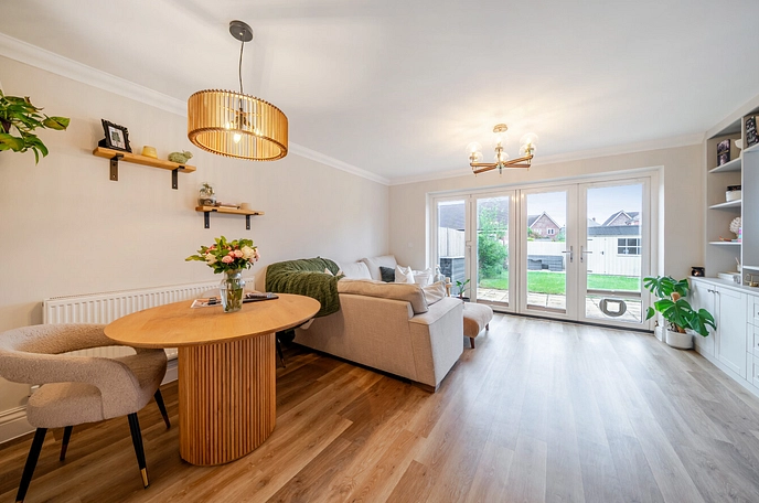 2 bedroom  semi-detached house for sale