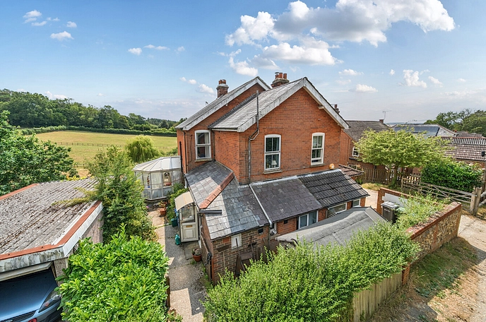 3 bedroom  semi-detached house for sale