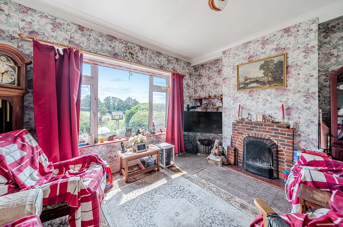 3 bedroom  semi-detached house for sale