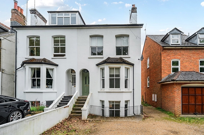 4 bedroom  semi-detached house for sale