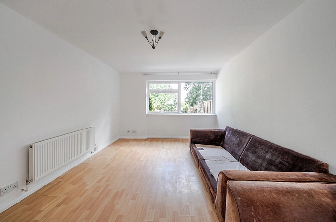 3 bedroom  semi-detached house for sale