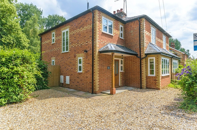 3 bedroom  semi-detached house for sale