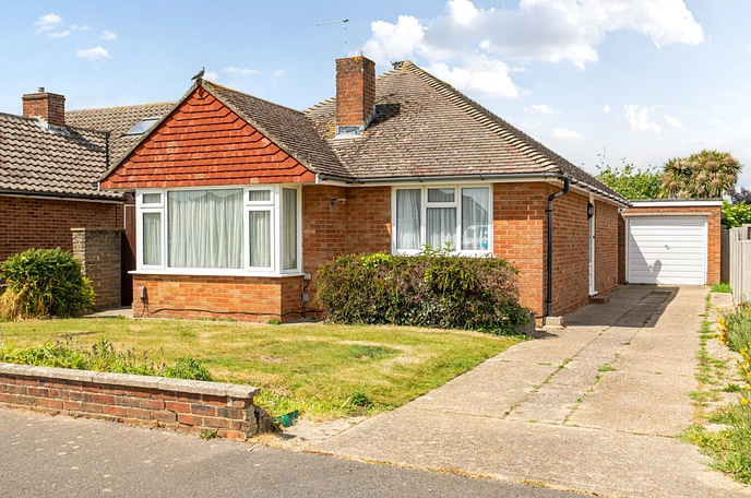 2 bedroom  detached bungalow for sale