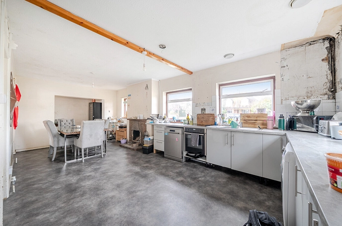 2 bedroom  detached house for sale