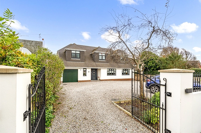 5 bedroom  detached house for sale