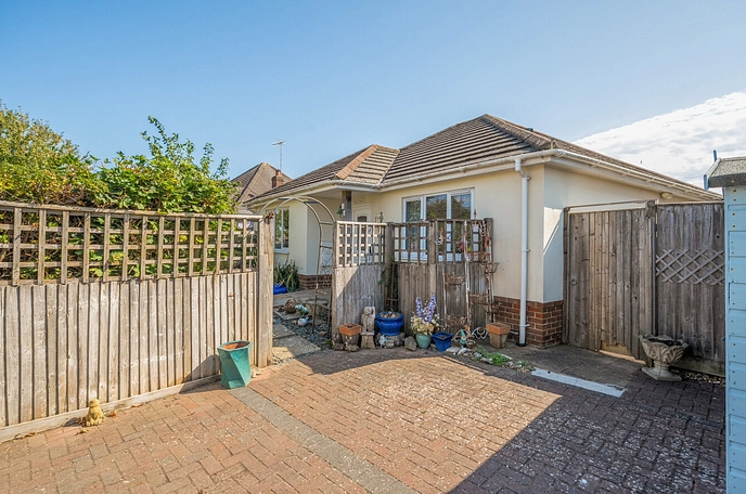 2 bedroom  detached bungalow for sale
