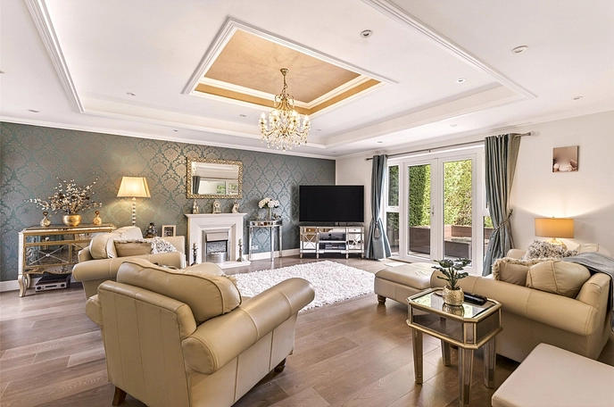 6 bedroom  detached house for sale