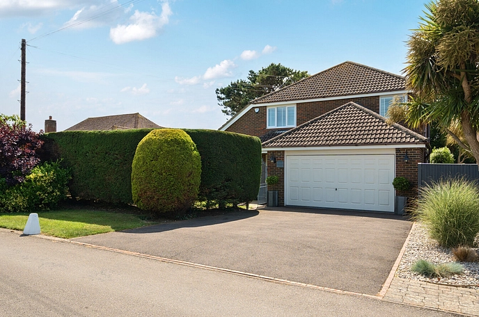 4 bedroom  detached house for sale