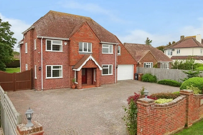 5 bedroom  detached house for sale