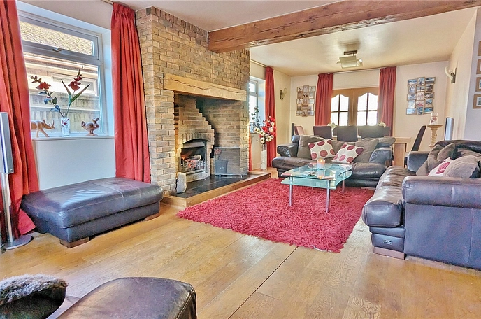 5 bedroom  detached house for sale