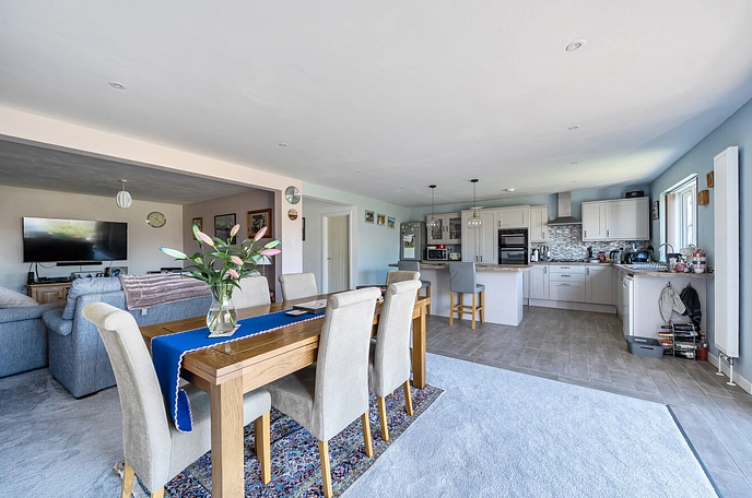 5 bedroom  detached house for sale