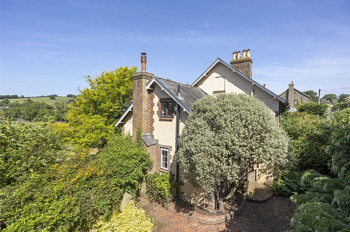 3 bedroom  semi-detached house for sale