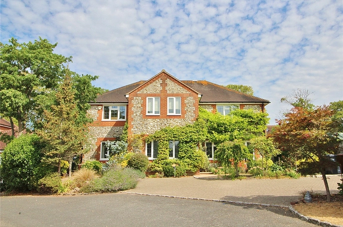 5 bedroom  detached house for sale