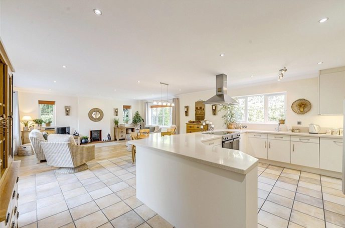 5 bedroom  detached house for sale