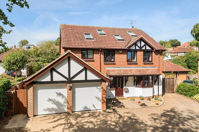 5 bedroom  detached house for sale