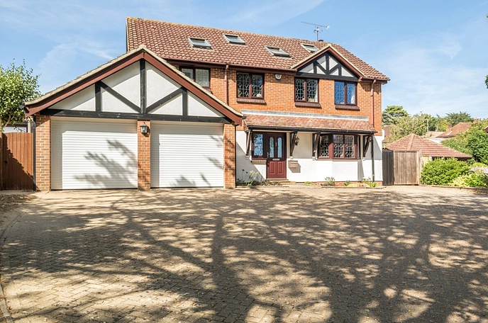 5 bedroom  detached house for sale