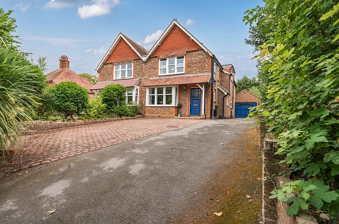 4 bedroom  semi-detached house for sale