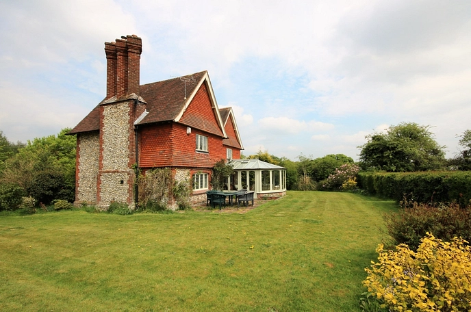 4 bedroom  detached house to rent