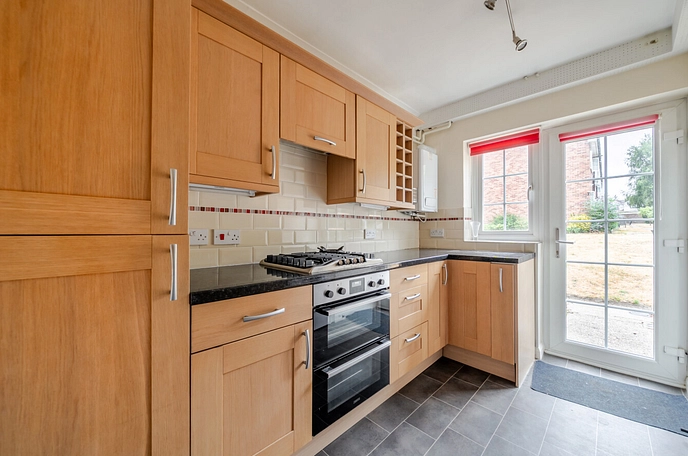 3 bedroom maisonette to rent
