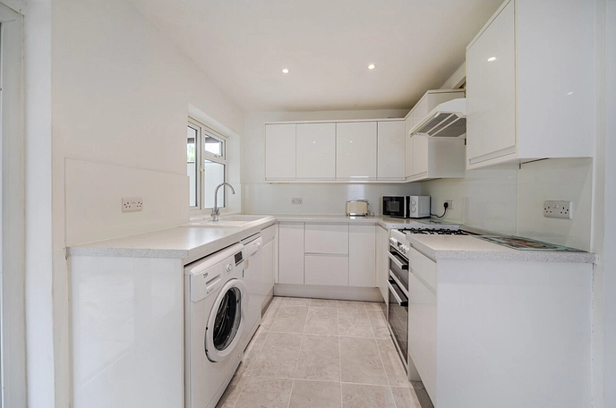 4 bedroom bungalow to rent